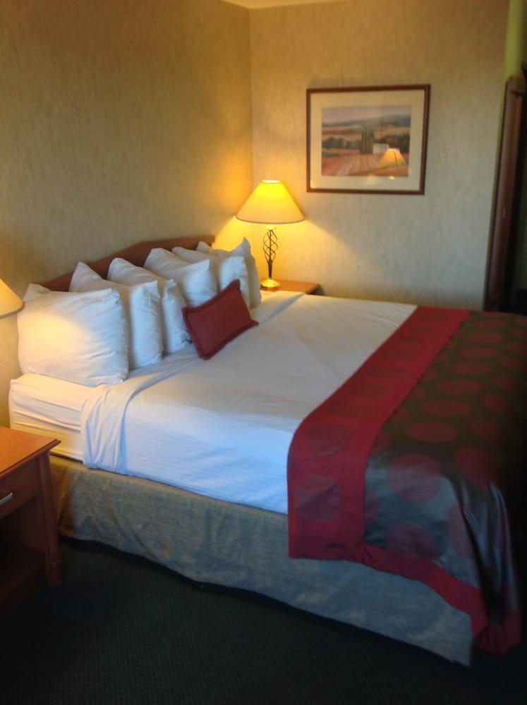 Ramada By Wyndham Hotel 2*