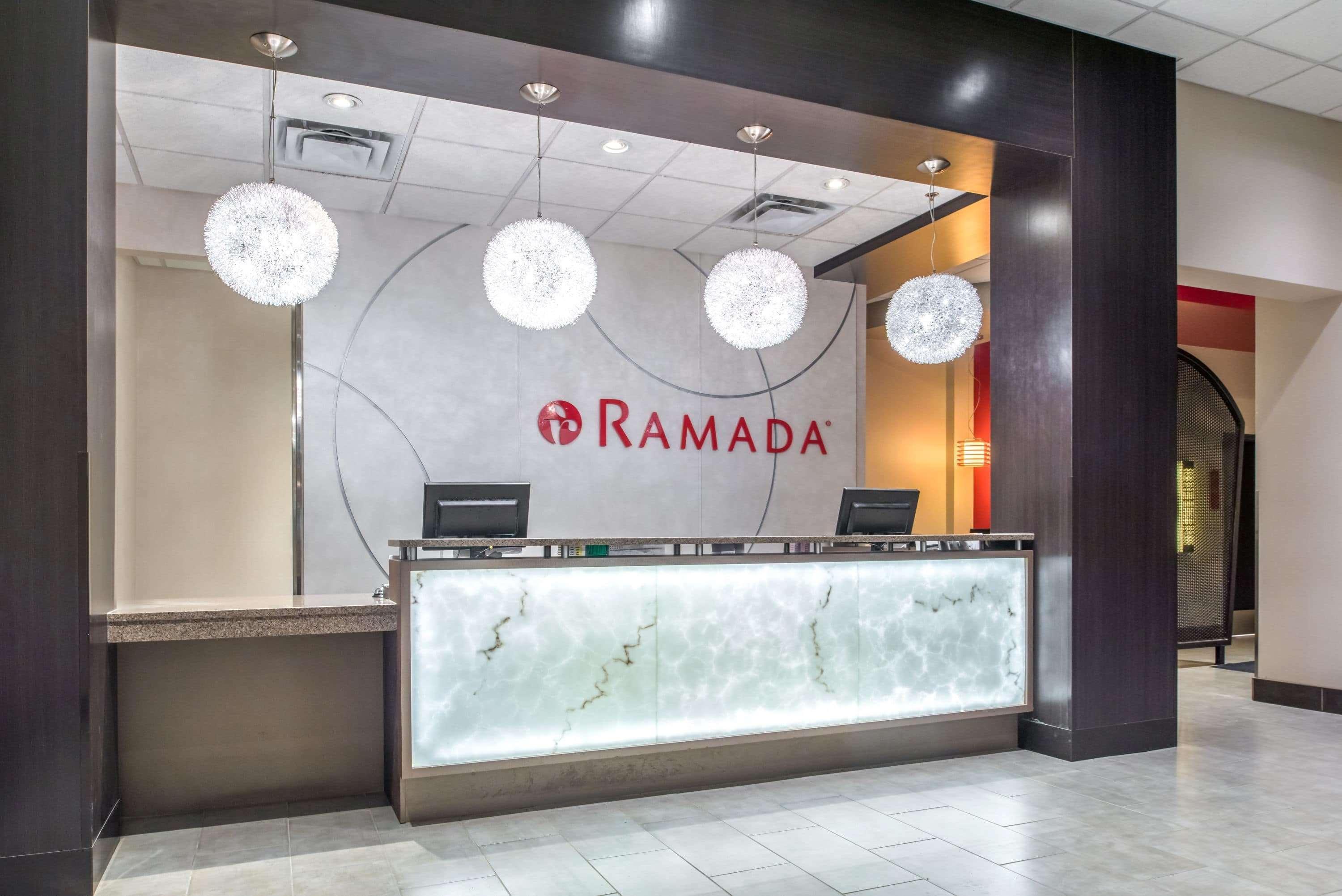 Hotel Ramada By Wyndham Saskatoon