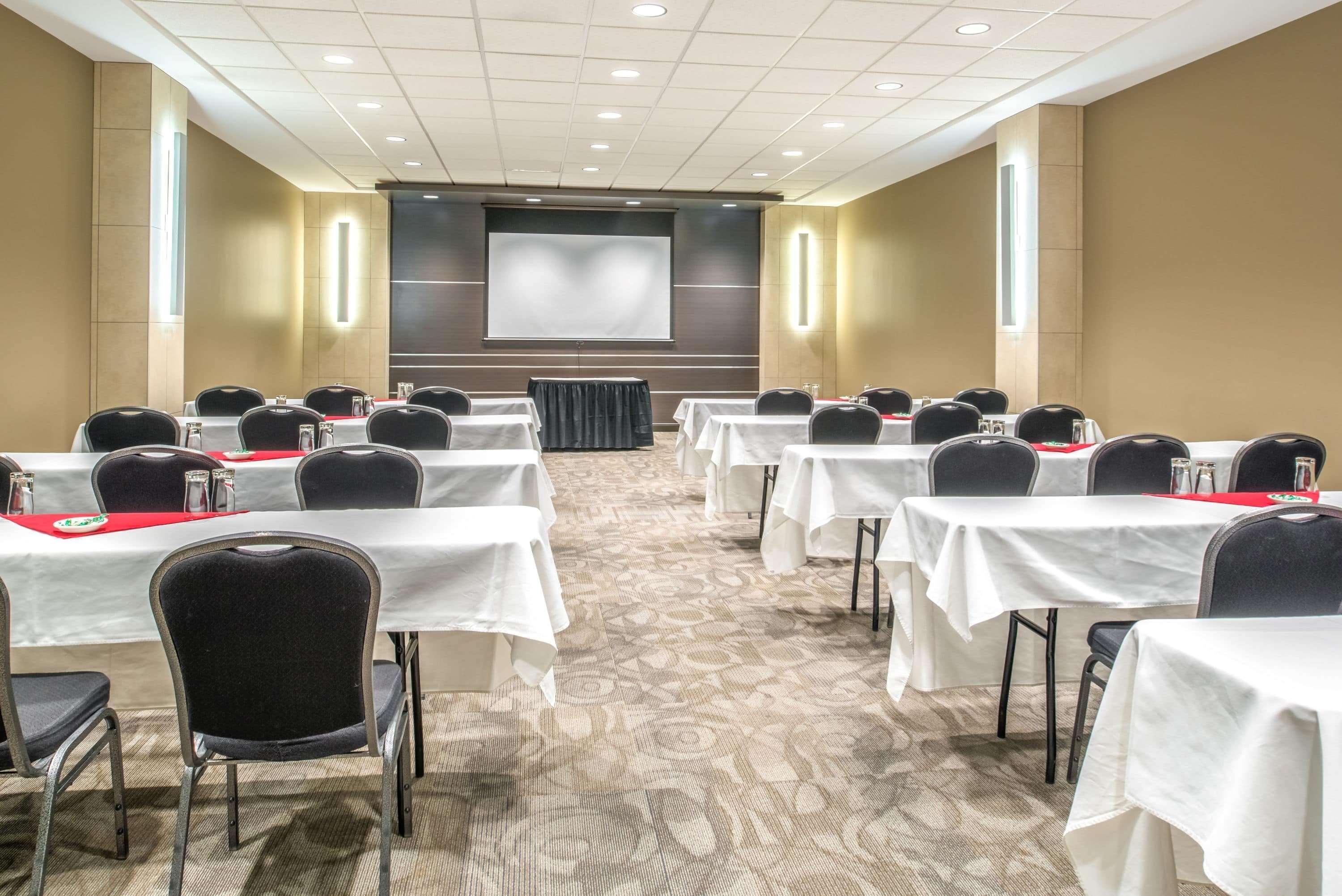 Hotel Ramada By Wyndham 2*