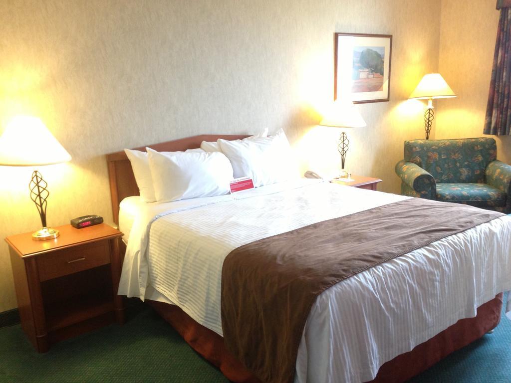 Hotel Ramada By Wyndham Saskatoon