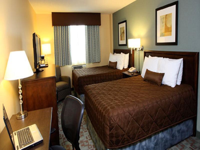 Hotel Ramada By Wyndham Saskatoon